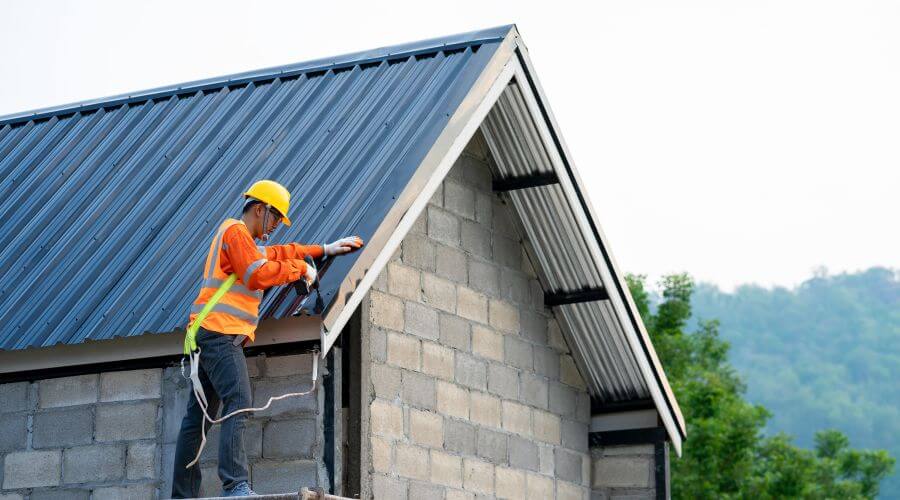 Professional gutter cleaning in Mukwonago, WI
